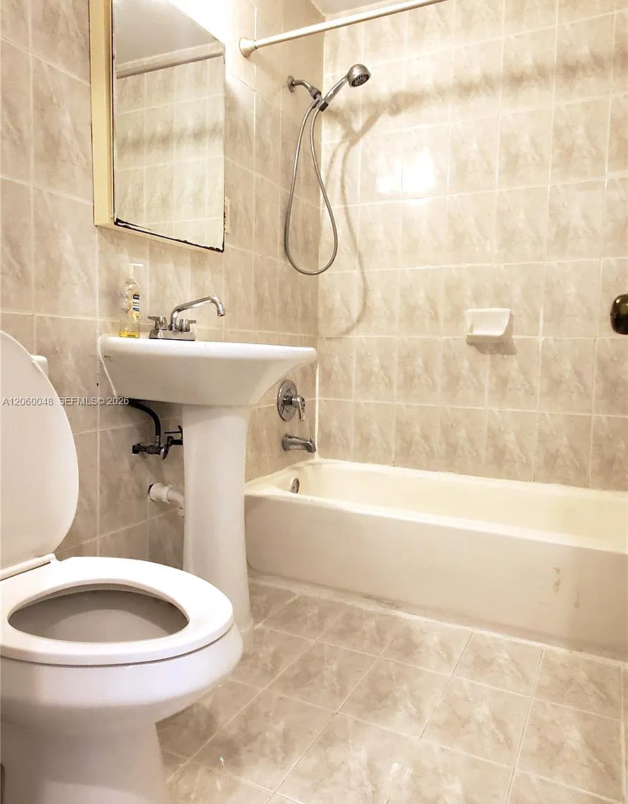 Santona Condo — Photo 4