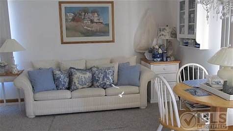 5th image of 983 Lake St #22