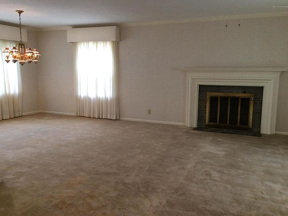 5th image of 650 Charles Ave