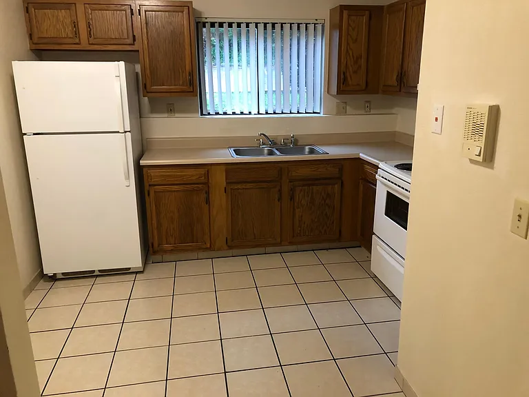 917 Houseman Ave NE #102 — Photo 4