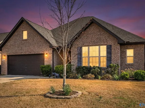 146 Willow Bank Cir, Decatur, AL 35603