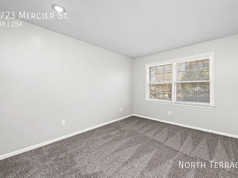 4723 Mercier St — Photo 8