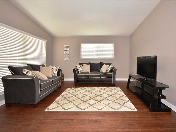 2nd image of 9 San Mateo Dr
