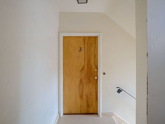 2nd image of 1359 S Burnside Ave #1365-2