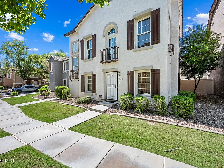 5724 S 21st Pl — Photo 2