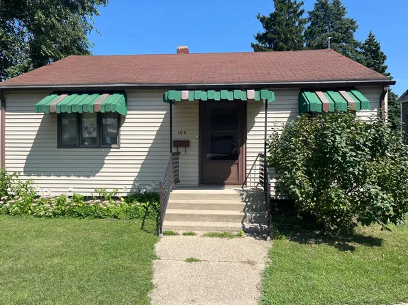 104 S Pearl St, Knox, IN 46534