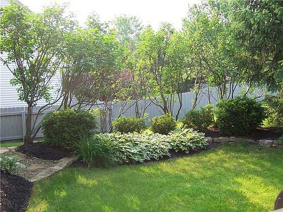 5th image of 800 Hunters Glen Dr