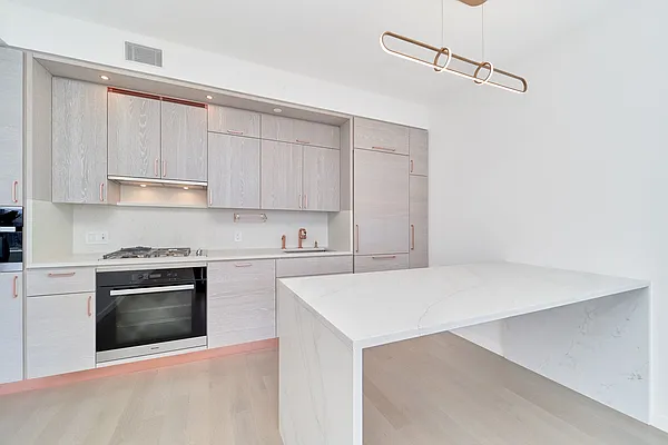 Rented by SERHANT. | media 15