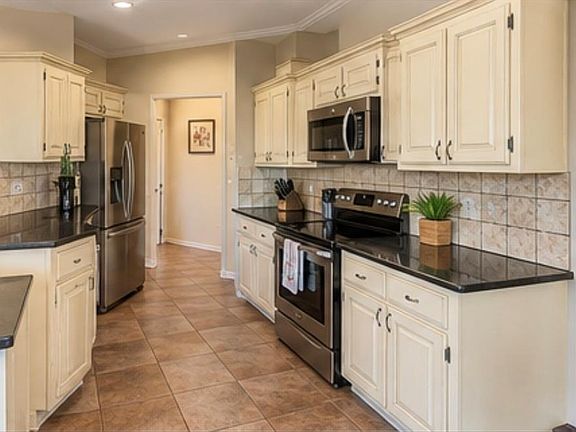 3rd image of 2913 Hunter Pointe