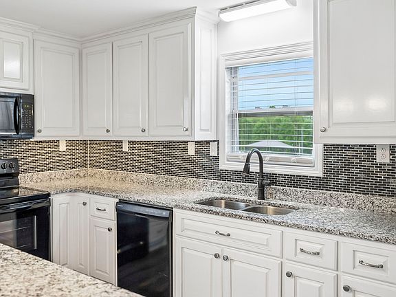 5th image of 506 N Point Dr