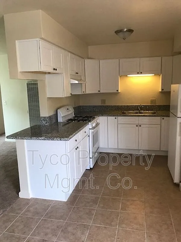 1 bed, 1.0 bath, 600 sqft, $1,700 — Photo 2