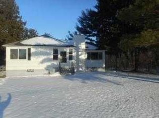 9226 Douglas Rd, Temperance, MI 48182