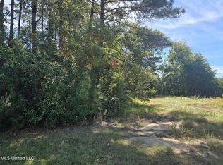 1033 Live Oak Dr, Biloxi, MS 39532