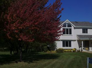 W5654 Sunset Rdg, Walworth, WI 53184