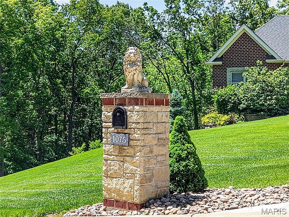 4th image of 1075 Stonebrooke Ln