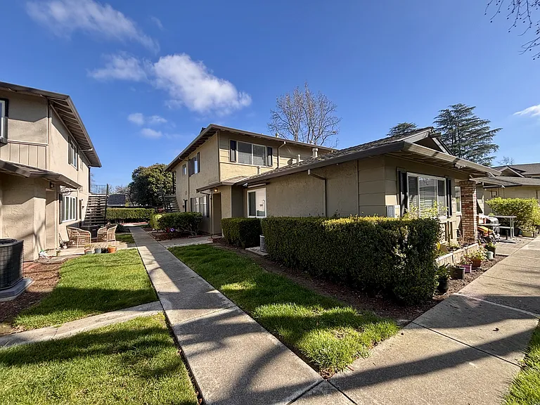 1055 Mohr Ln #B — Photo 20