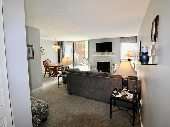 3rd image of 5083 Chuckleberry Ln #9