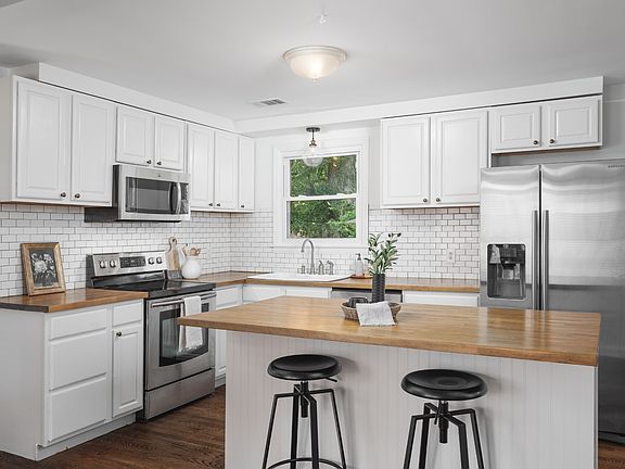 5th image of 423 Glenpark Dr