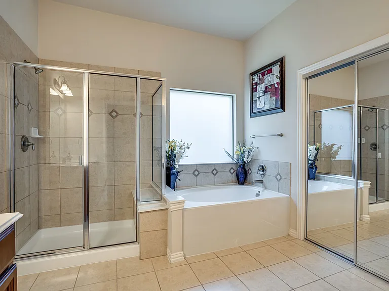 7747 Ivanhoe Dr — Photo 34