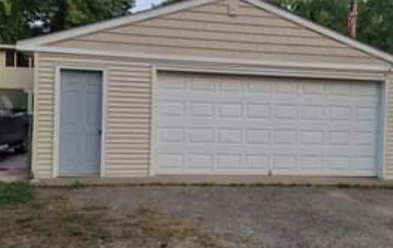 2+ car detached garage