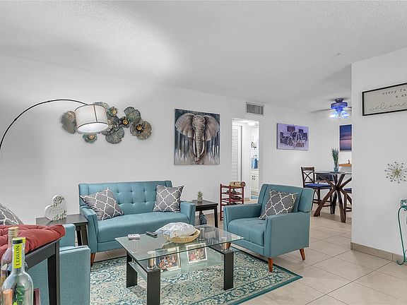 4th image of 2031 Dewey Street #201
