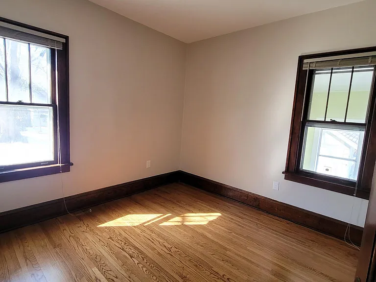 906 Indiana Ave — Photo 11