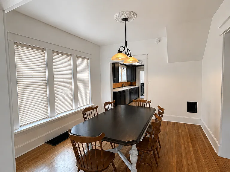 402 Whitney Ave — Photo 4