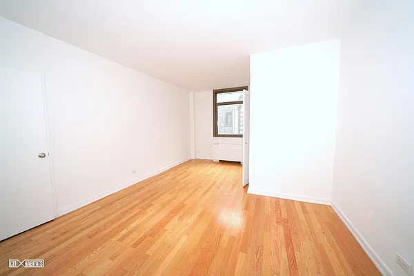 Rented by Citi Habitats | media 11