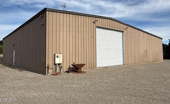 4th image of 370 Hemi Rd