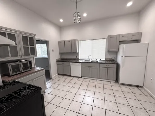 2820 32nd Ave, Sacramento, CA 95824
