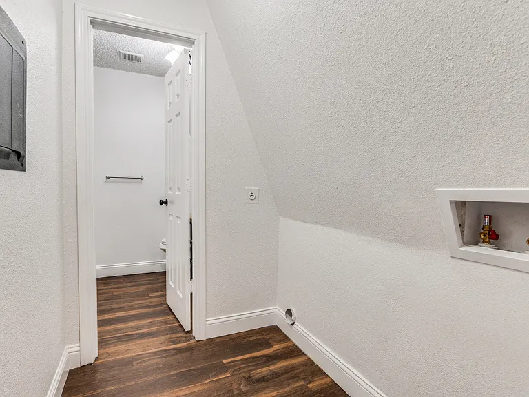 809 E Pioneer Dr — Photo 6