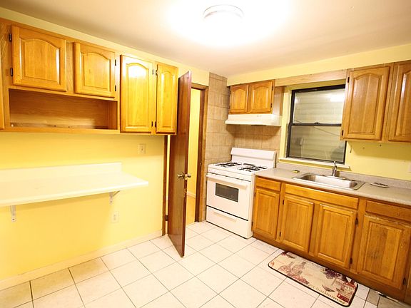 4th image of 300 Duncan Ave APT 1