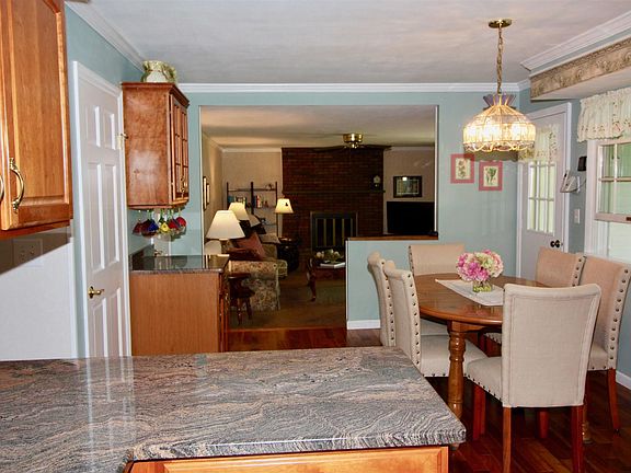 5th image of 25 Lorna Ln