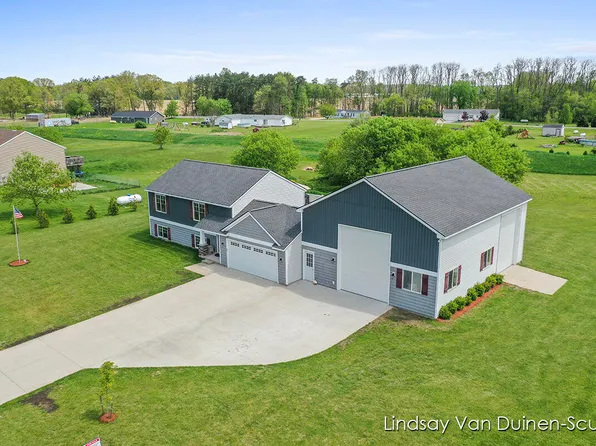 2532 Foxglove Dr, Middleville, MI 49333