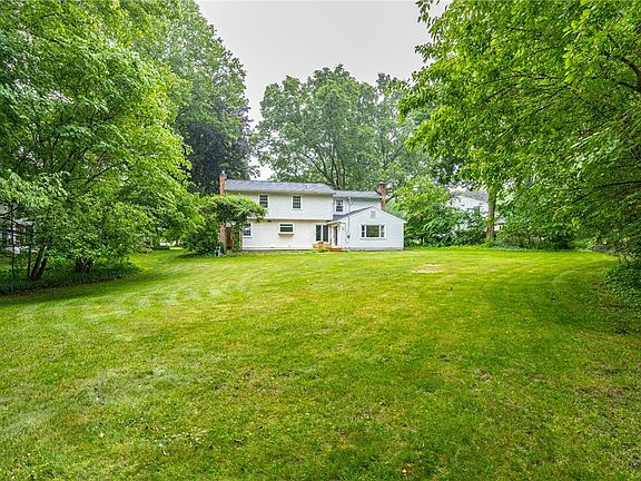 4th image of 10 Glendower Cir