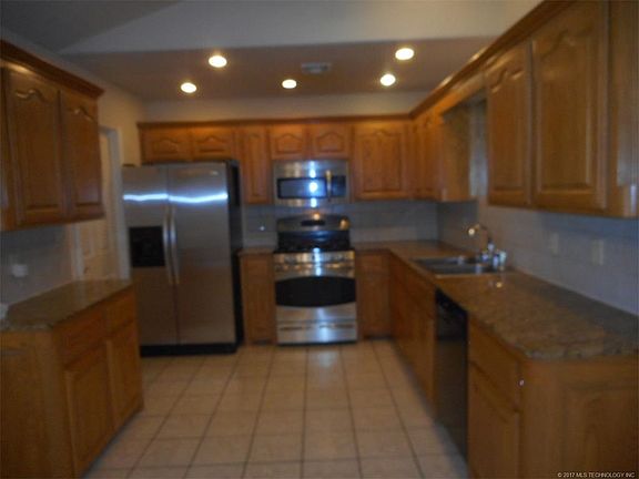 5th image of 2265 Green Meadows Cir