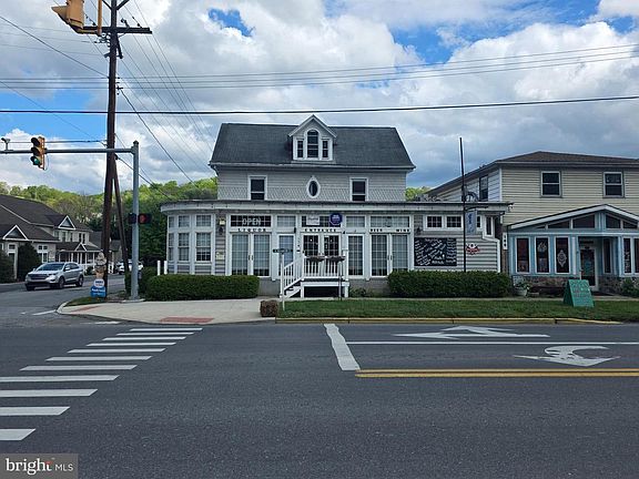 3rd image of 174 N Washington St