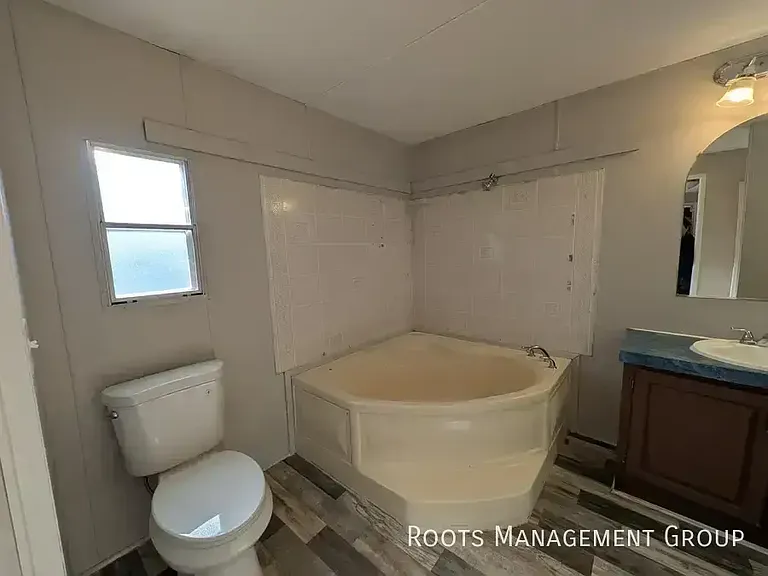 700 E 6th St #104 — Photo 7