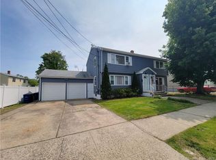 1042 Wayne St, Bridgeport, CT 06606