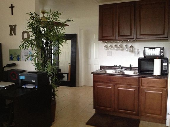 2nd image of 2803 Primrose Ct #B