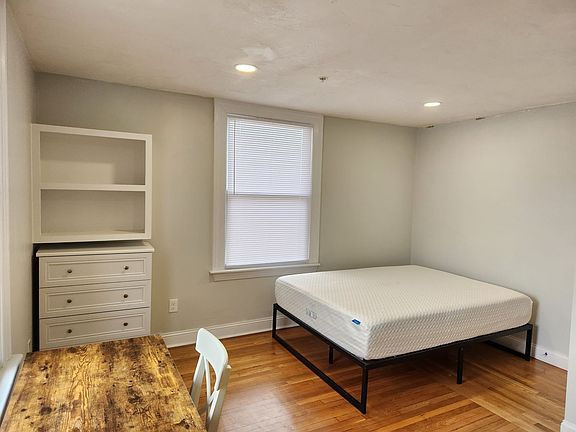 5th image of 335-339 Angell St #4B-1BA-120SQFT