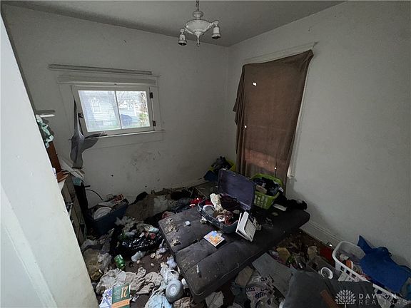 2nd image of 911 Crestmore Ave