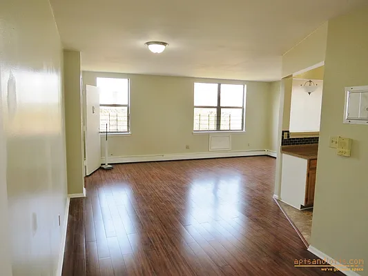 Rented by aptsandlofts.com | media 13