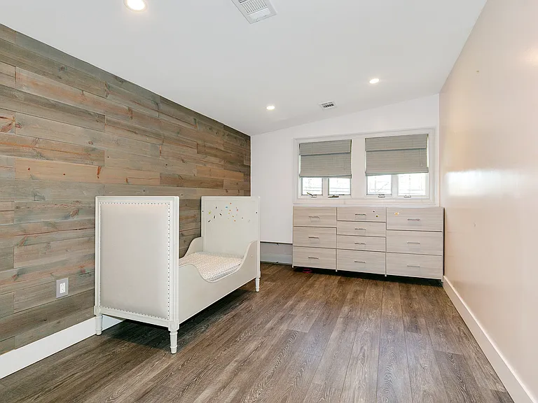 22 Olive St — Photo 21