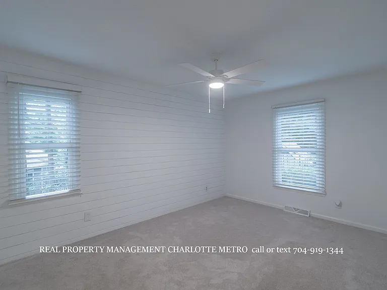 1059 Woodlake Ln — Photo 33
