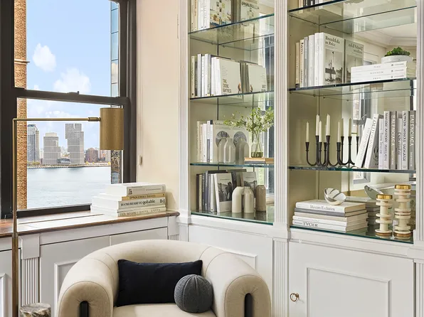 2 Tudor City Place image 3 of 18