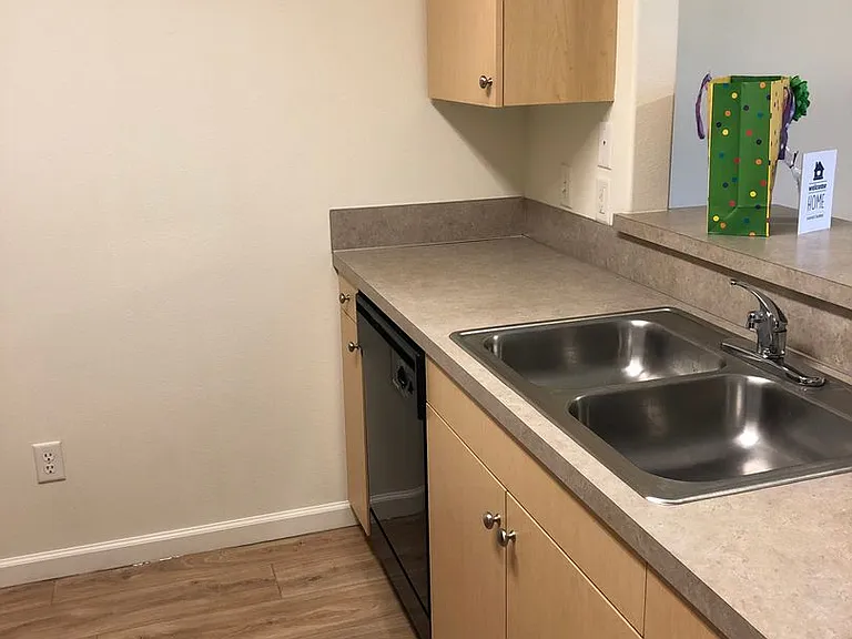 Falcon Ridge Apartments — Photo 11