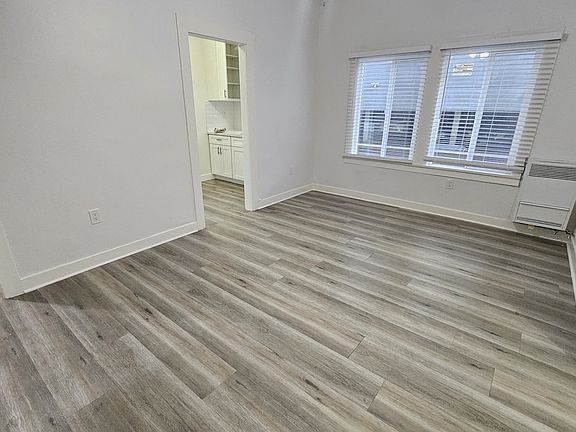 5th image of 815 S Lake St #108