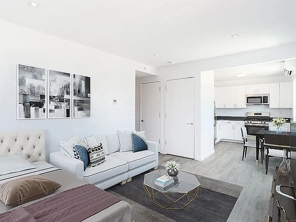 2nd image of 165 Vanderbilt Ave