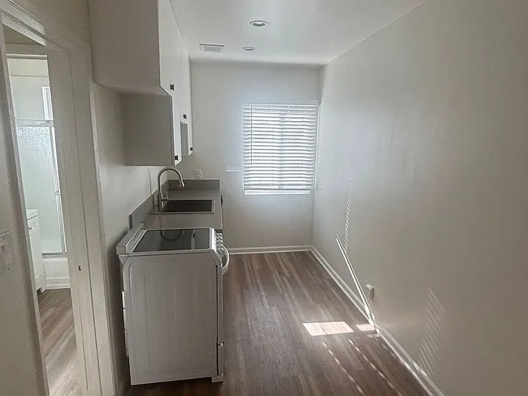 2408 Ocean Park Blvd — Photo 2